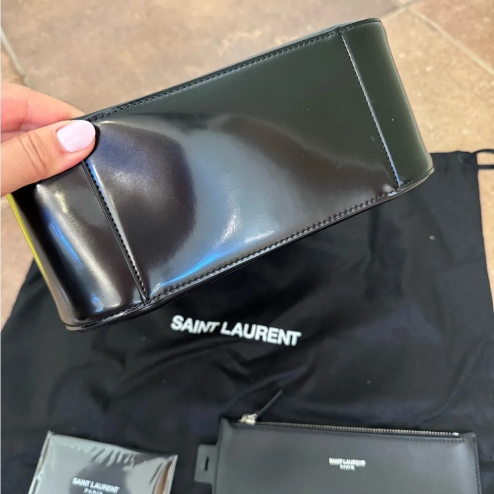 Yves Saint Laurent Glossy Black Shoulder Bag - Picture 6 of 8